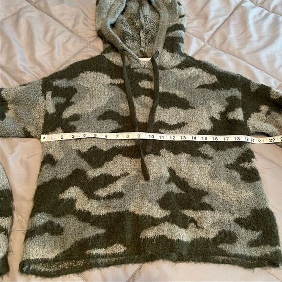 🎄PINK by VS Camo Boyfriend Hoodie - Picture 7 of 9